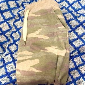 Aerie Sweatpants camo:)